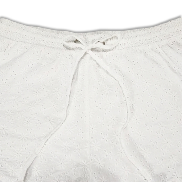 Sofia's White Shorts Size M 100% Cotton Ruffled Hem Eyelet Drawstring Boho Style - Picture 3 of 9